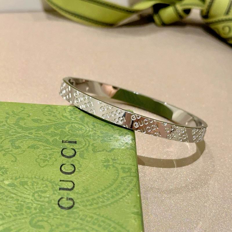 Gucci Bracelet 10yxx28